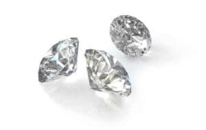 3 diamanti da vendere ad un compro oro che ne valuterà il prezzo