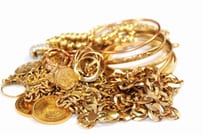 gruzzolo di oro pronto per essere venduto ad un compro oro che ne valuterà il prezzo in tempo reale